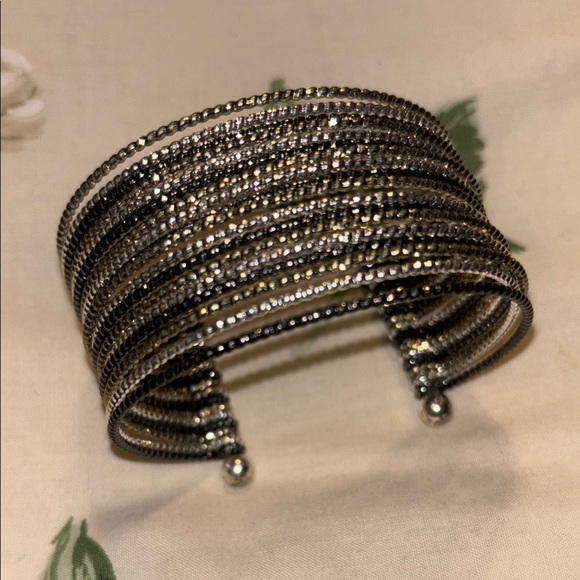 Elegant Silver Cuff Bracelet - Picture 1 of 3